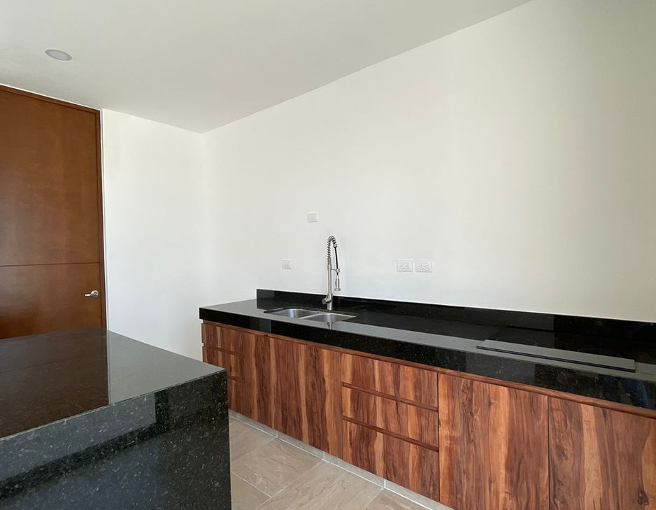 Home Luxury Venta casa Altavista 4 recamras 2 estacionamientos