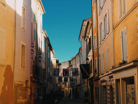 Découvrez les trésors de la rue du bourg de Dieulefit : une expérience gourmande et artisanale