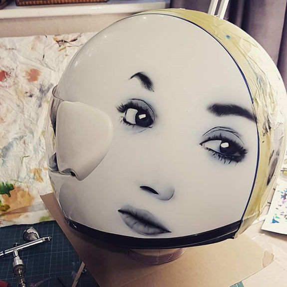 A little helmet art work. #workinprogress #airbrush #helmet #face _createxcolors.jpg