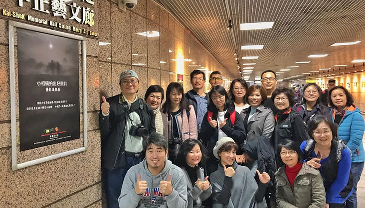 閔其慰微攝影學園提供一個展現手機攝影創作的平台,讓我們在這繁忙的都市中,可以探詢內心深處的地方,透過影像創作表現自我。