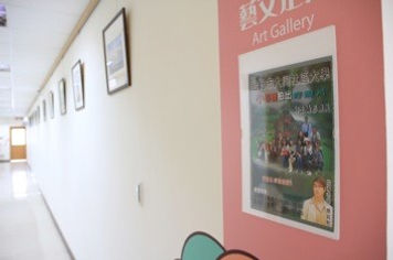 閔其慰微攝影學園提供一個展現手機攝影創作的平台,讓我們在這繁忙的都市中,可以探詢內心深處的地方,透過影像創作表現自我。