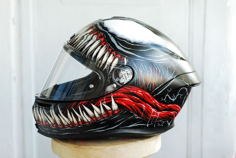 casca personalizata, pictata manual, venom,