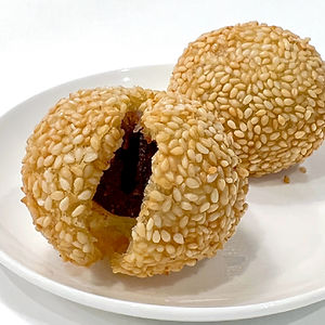 123. 小豆入り揚げ胡麻団子(2個)