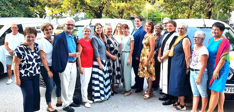 Gleich 4 neue Dienstfahrzeuge feierlich gesegnet