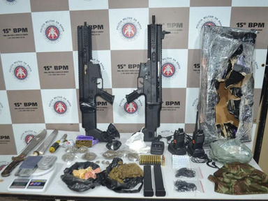 15º Batalhão apreende duas submetralhadoras e drogas no Maria Pinheiro em Itabuna