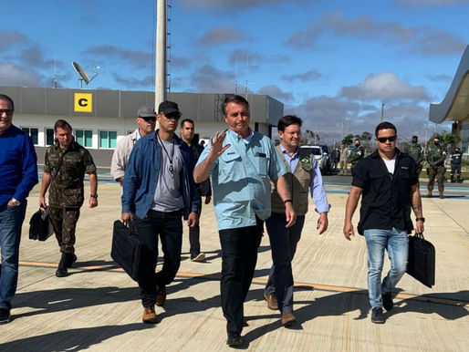 Helicóptero com Bolsonaro decola com destino a Tanhaçu