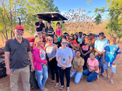 Trabalho que gera frutos: deputada entrega trator e fortalece agricultura em Guajeru na Bahia