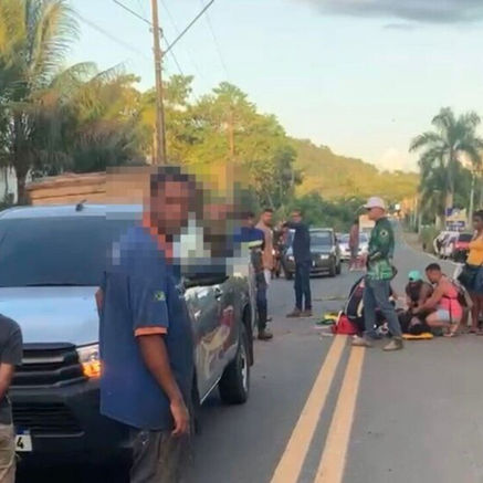 Ubatã: Motociclista fica ferido após colisão com picape e mulher é atropelada ao tentar prestar socorro à vítima