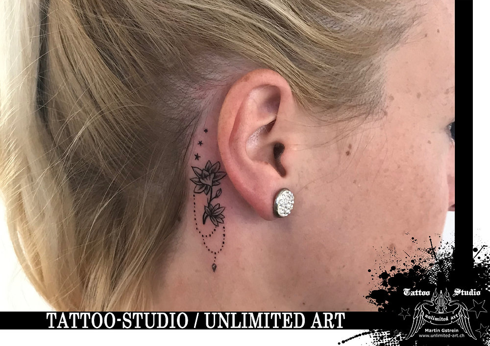 Blume mit Kette & Sterne hinterm Ohr Tattoo/Flower With Chain & Stars Behind The Ear Girly Tattoo