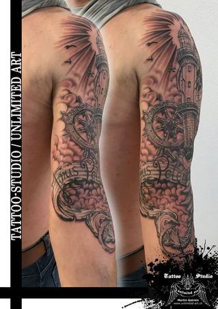 Black & Grey Tattoo / Leuchtturm, Steuerrad, Kompass & Banner mit Barock-Muster Tattoo