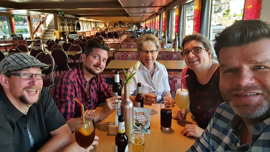 Familienausflug auf der Mosel im Juli 2022 - frühere und aktuelle Eigentümer der "Pension Regina / Gräfenhaus"