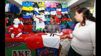Empresarios de Gamarra confían que continuará la venta de camisetas de la selección