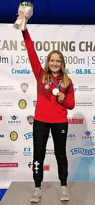 EM Gold Ganzkörper.jpg