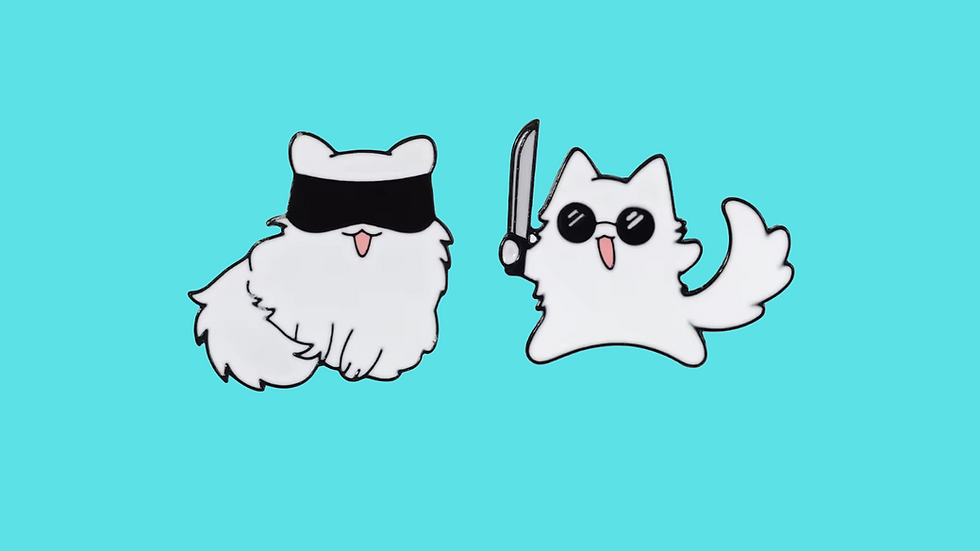 Set aus zwei Jujutsu Kaisen GOJO Katzenpins – Anime Accessoires im Kawaii-Stil mit Schwert und Augenbinde