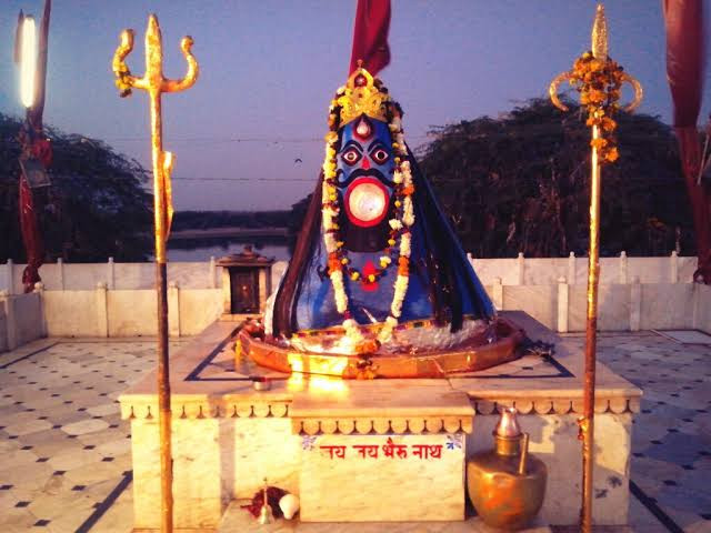 evening at the Kodamdesar Temple