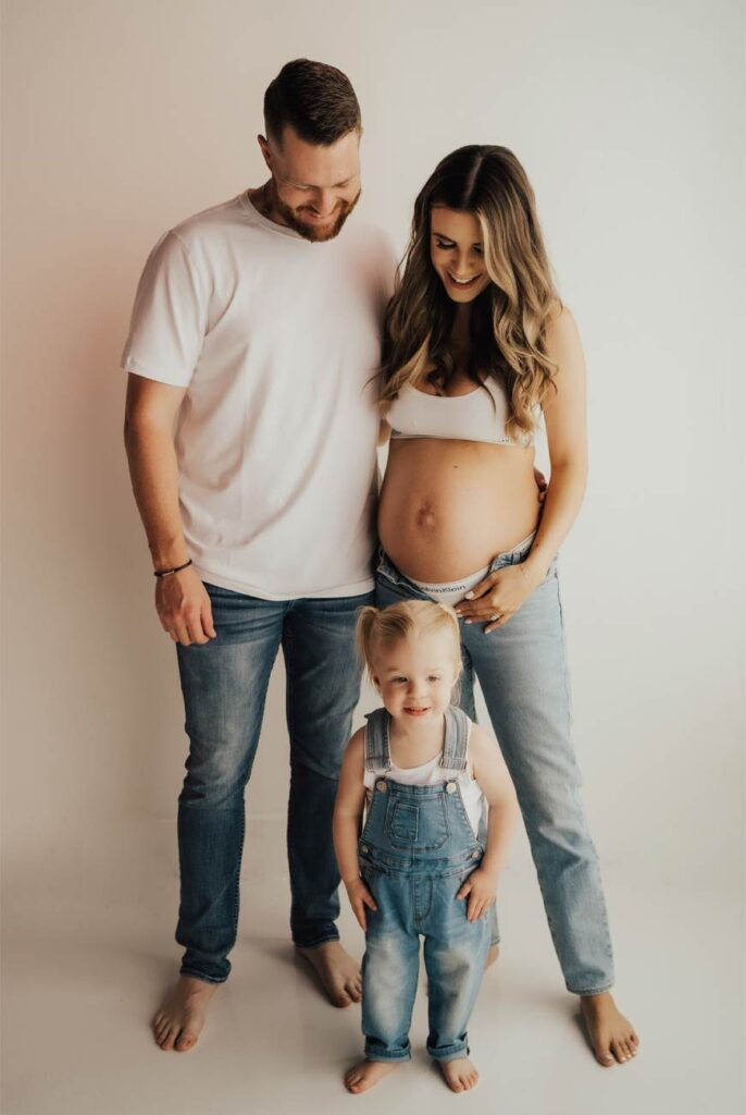 Including-Kids-and-Family-in-Maternity-Photographs-686x1024
