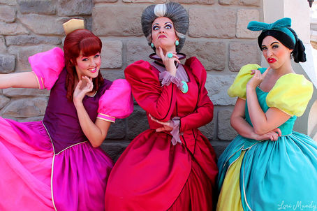 A madrasta da Cinderela diz adeus.