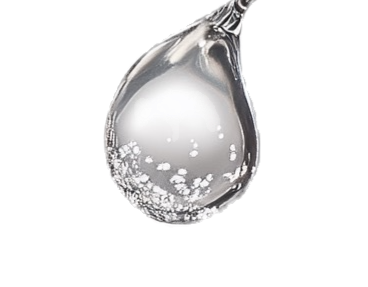 yuvalna_Create_a_sharp_close-up_scene_showcasing_a_syringe_pois_b8867c24-a450-474f-906a-b1