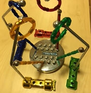 Jeu d'assemblage à base d'éléments magnétiques et de billes