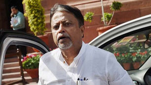 Leaders condole demise of former Railway Minister Mukul Roy