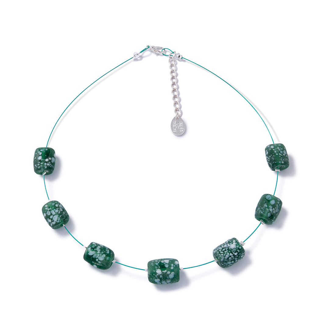 Ocean spray spaced necklace in dark green