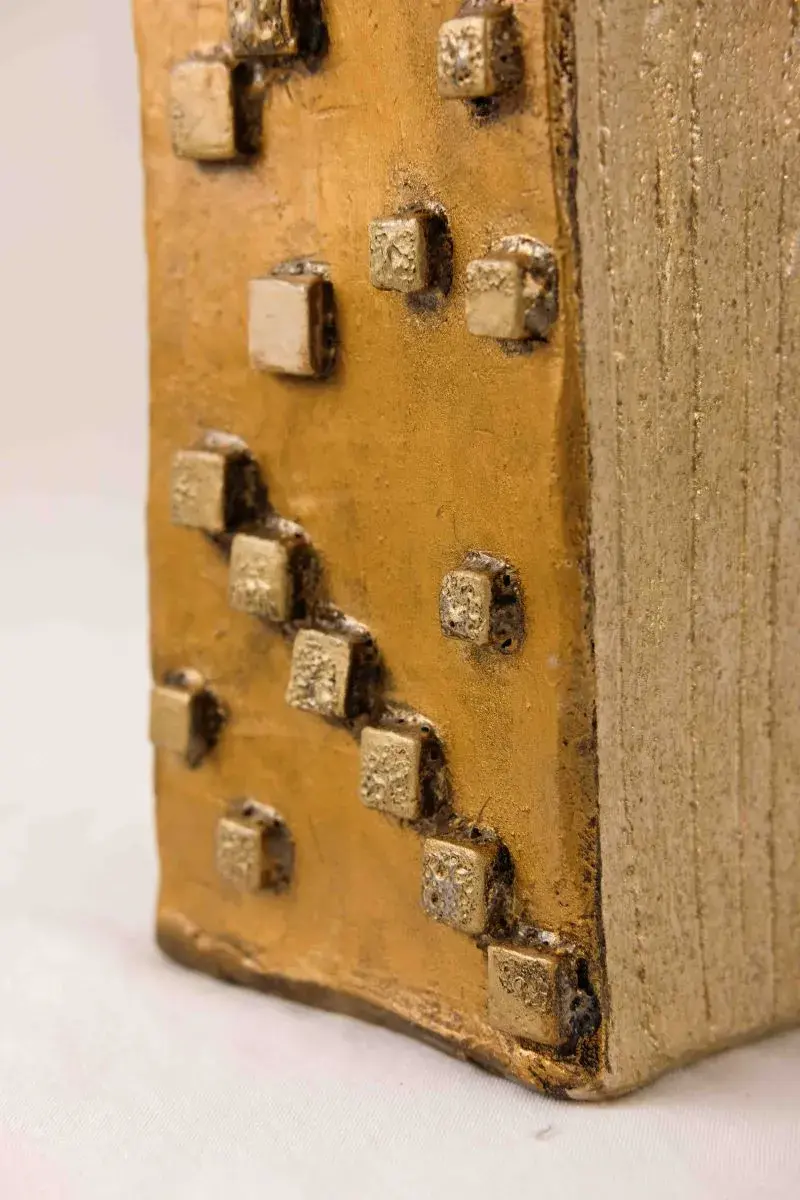 Thumbnail: VIEIL OR #1 – Vase décoratif en faïence marron et or | Pièce artisanale unique - Fait main - Art de la table