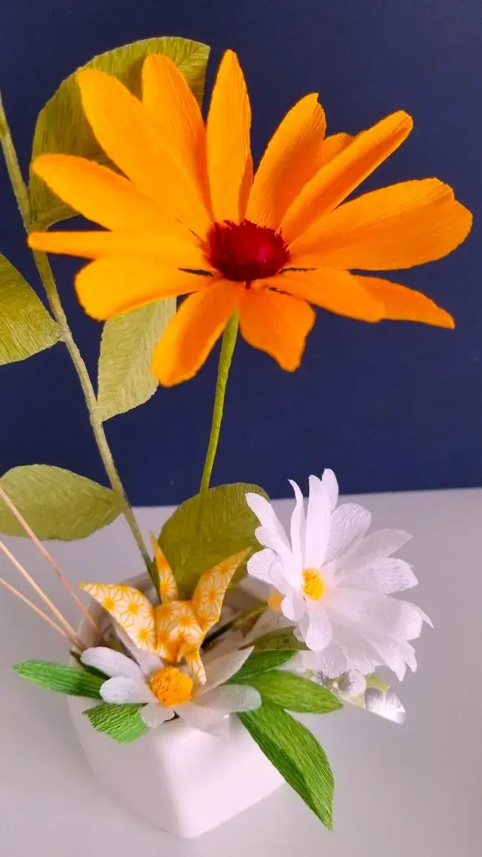 Thumbnail: Bouquet Design Gerbera Jaune – Composition Artisanale en Papier Crépon & Origami - Fait main - Made in France - Déco salon