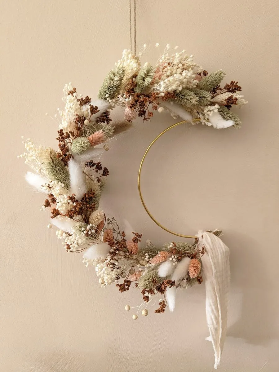 HUGO | Couronne Murale en Fleurs Séchées en Forme de Croissant de Lune - Décoration murale bohème - Fait main - Made in France
