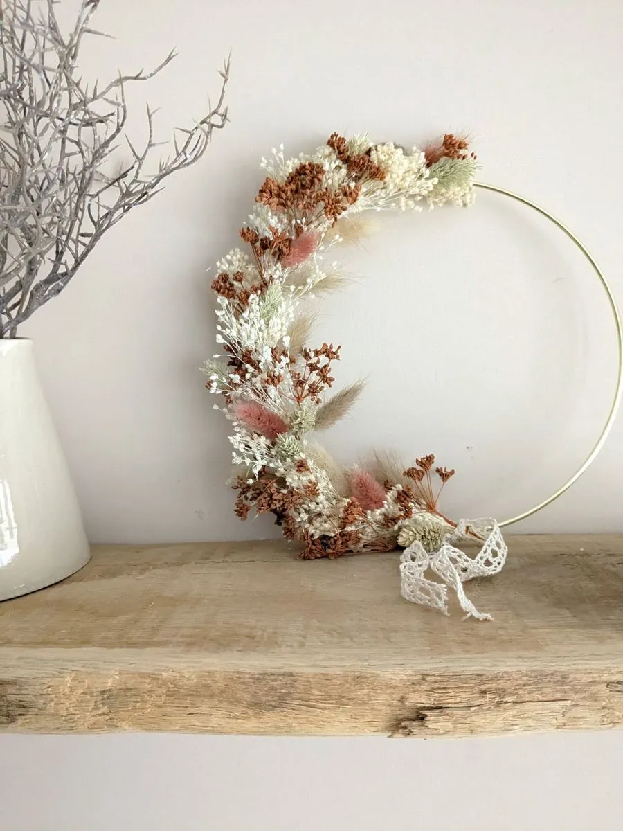 EMMA | Couronne Murale Ornée de Fleurs Séchées Naturelles - Fait main - Décoration intérieur bohème