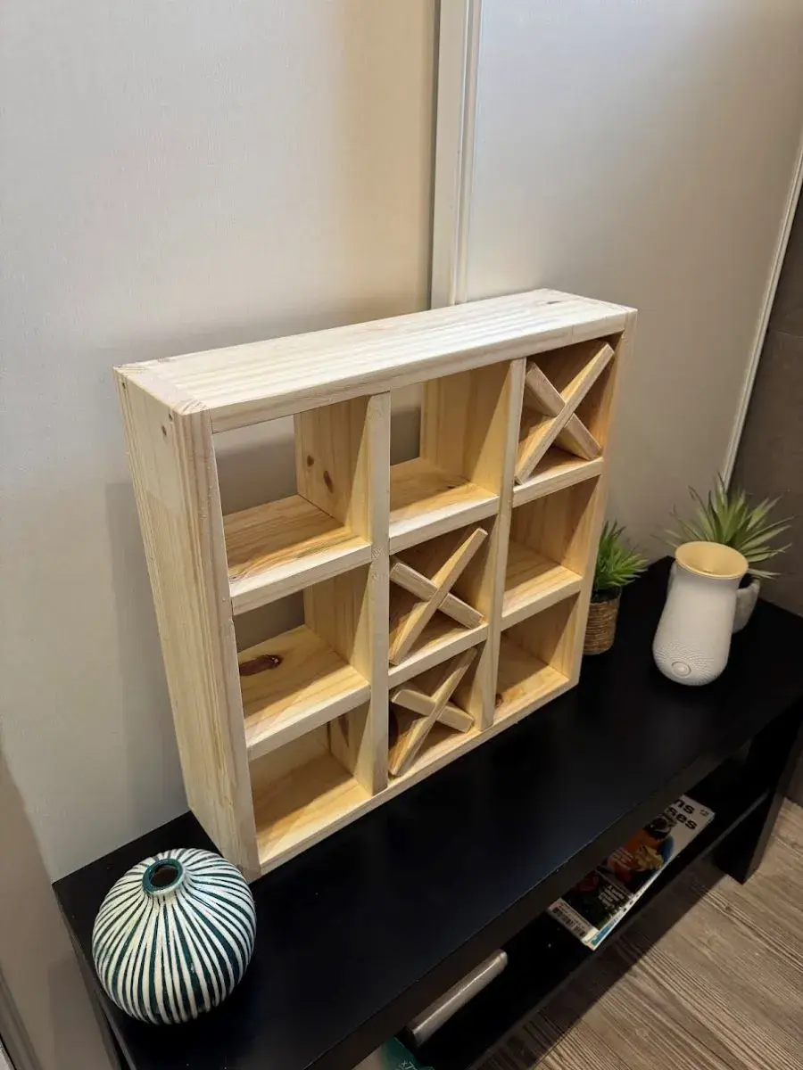 Rangement poétique en bois – L’étagère Morpion, entre jeu et artisanat - Fait main - Made in France