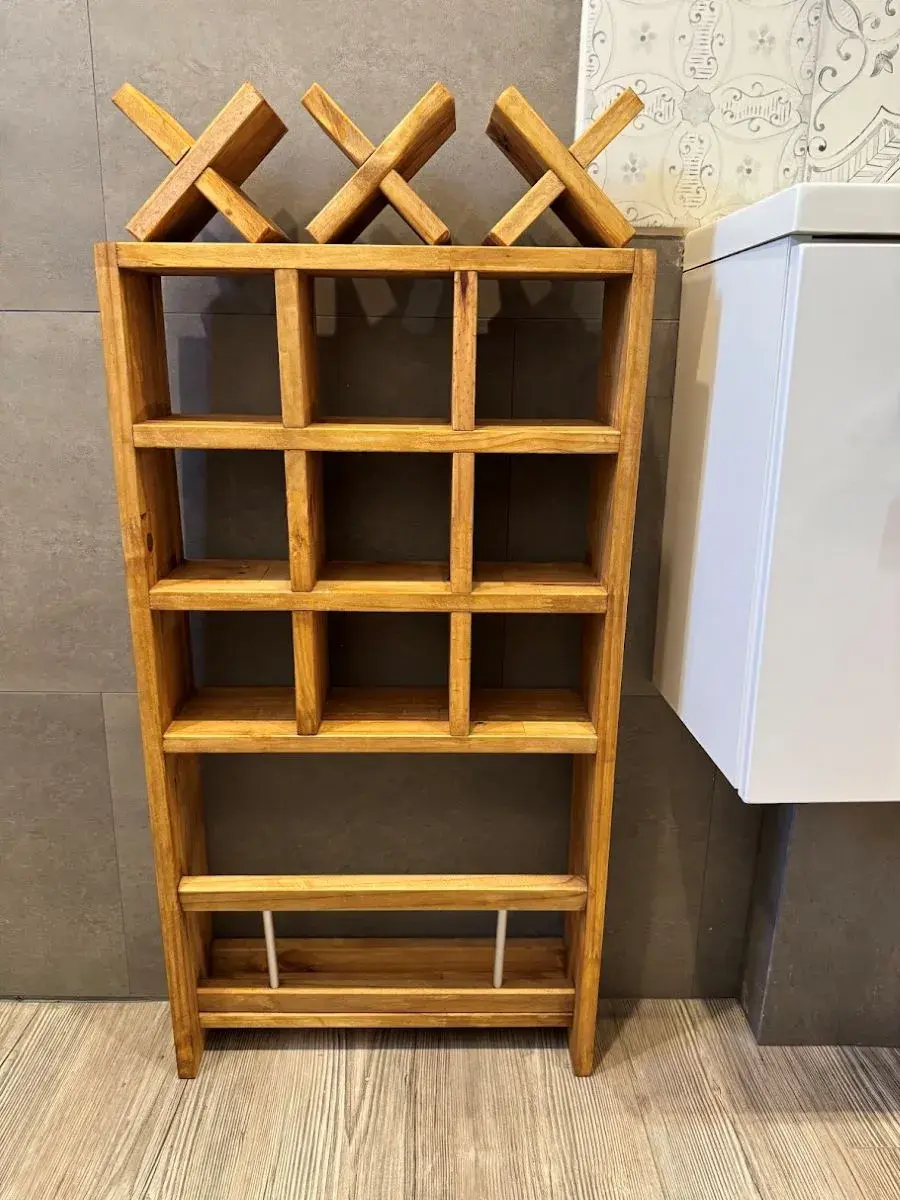 Thumbnail: Étagère Morpion avec porte-revues – L’artisanat utile pour vos moments de pause - Fait main - Déco salon