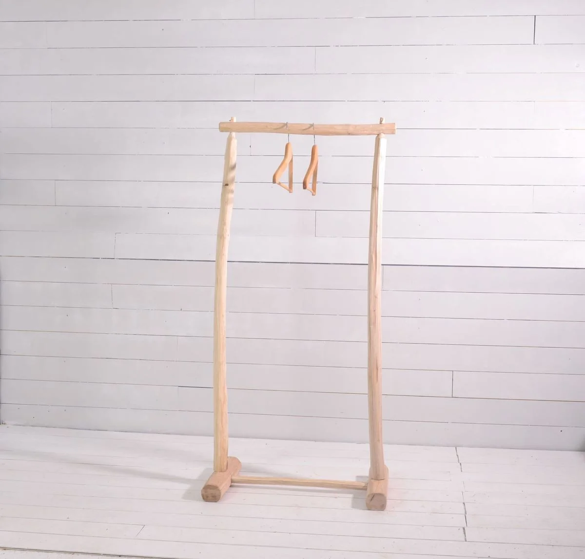 Portant à vêtements en bois large - Fait main - Made in France