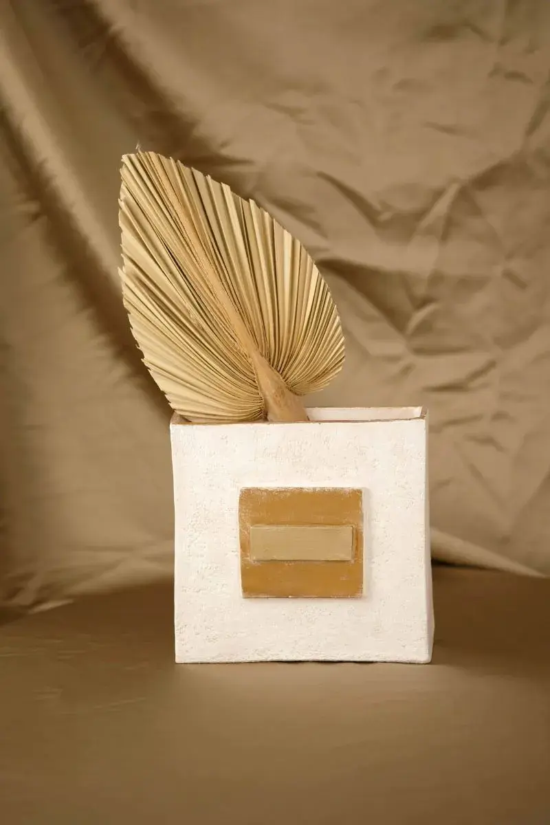 Thumbnail: SPIRIT #4 – Vase carré en faïence blanc et or | Pièce artisanale réversible - Fait main - Handcrafted