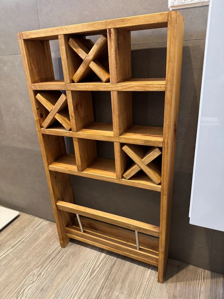 Étagère Morpion avec porte-revues – L’artisanat utile pour vos moments de pause - Décoration artisanale