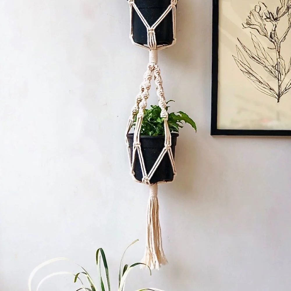 Porte-Plante en Macramé 'Two Tier Spiral' : Élégance à Deux Niveaux - Suspension en macramé - Décoration murale - Fait main