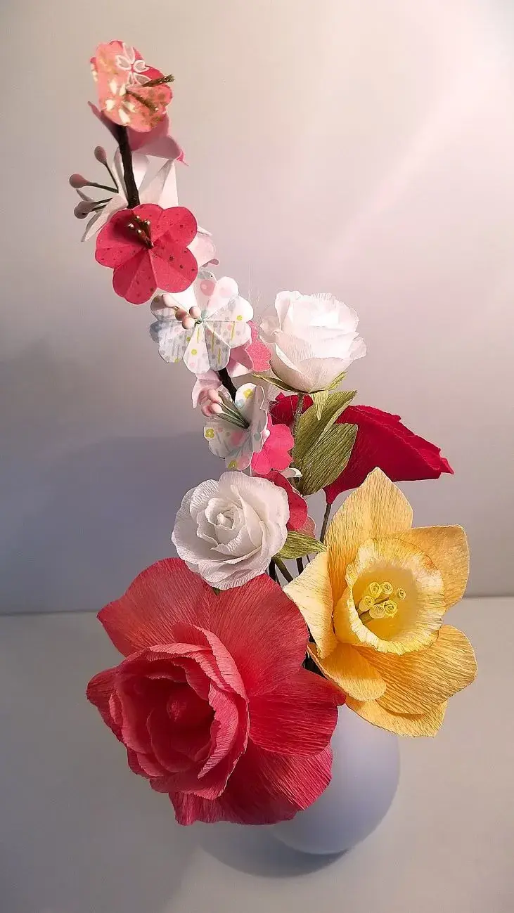 Thumbnail: Jonquille et Roses de Printemps – Bouquet Artisanal en Papier Crépon - Fait main - Made in France - Idées cadeaux