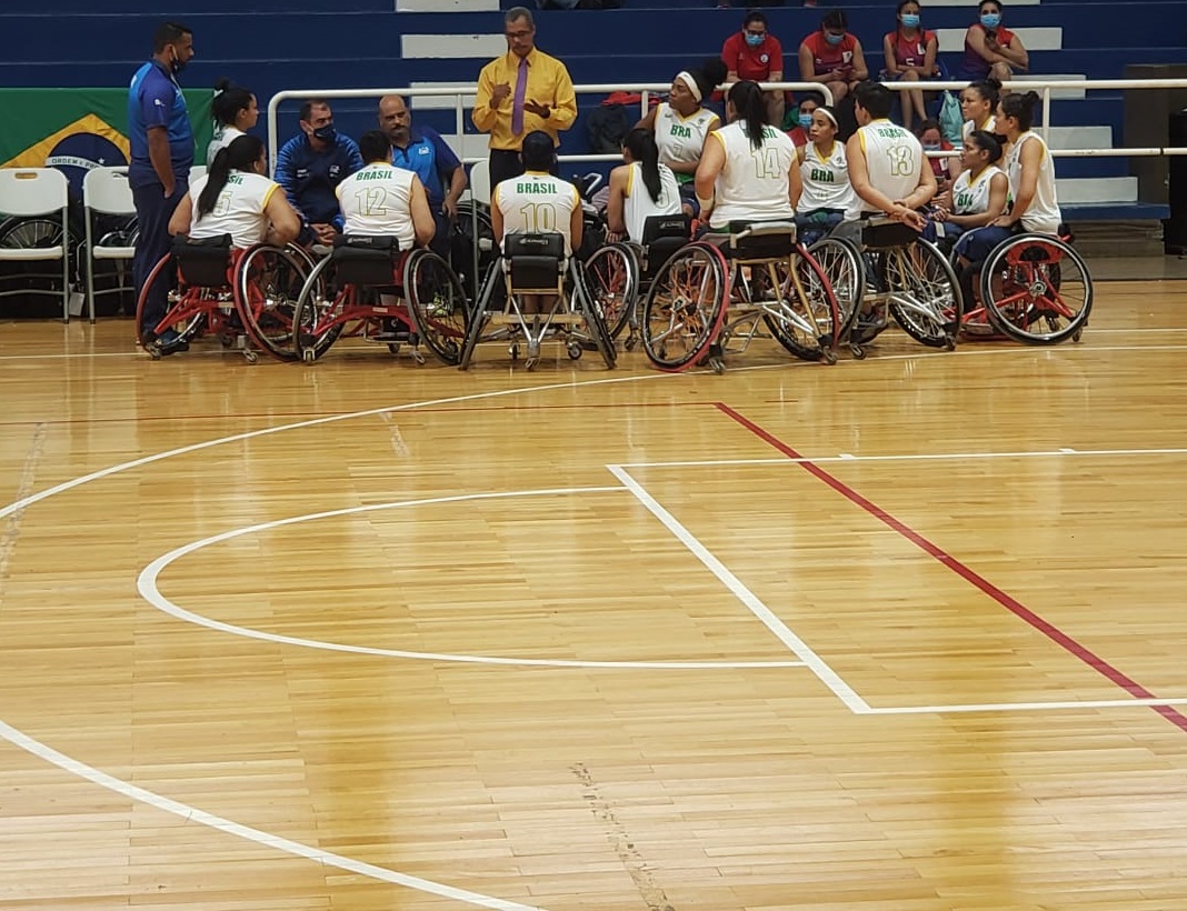 No Campeonato Sul-Americano de basquete em cadeira de rodas, o Brasil venceu o Chile e se classificou para a final, que será disputada nessa quarta (3)