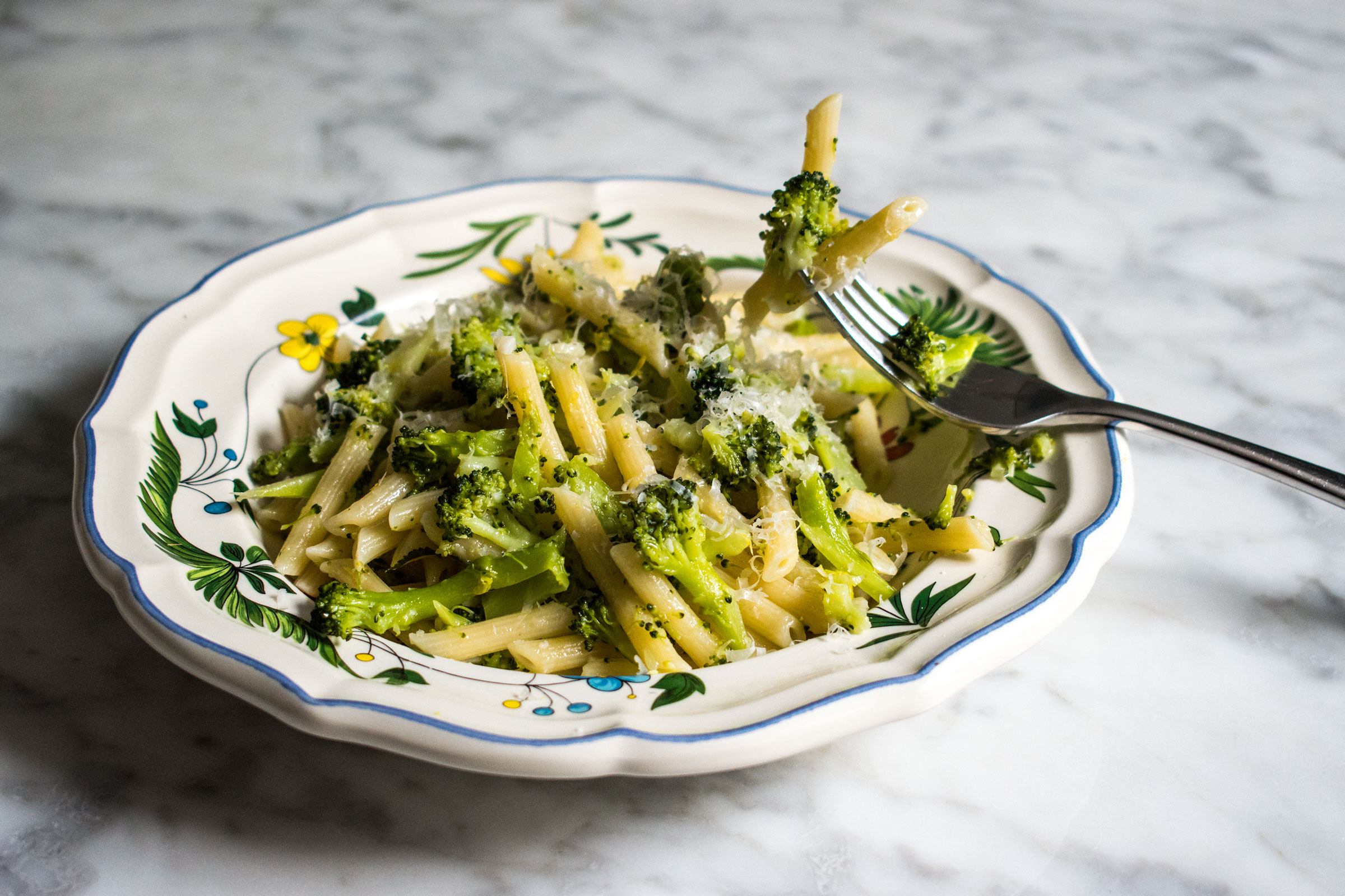 Penne with broccoli and lemon