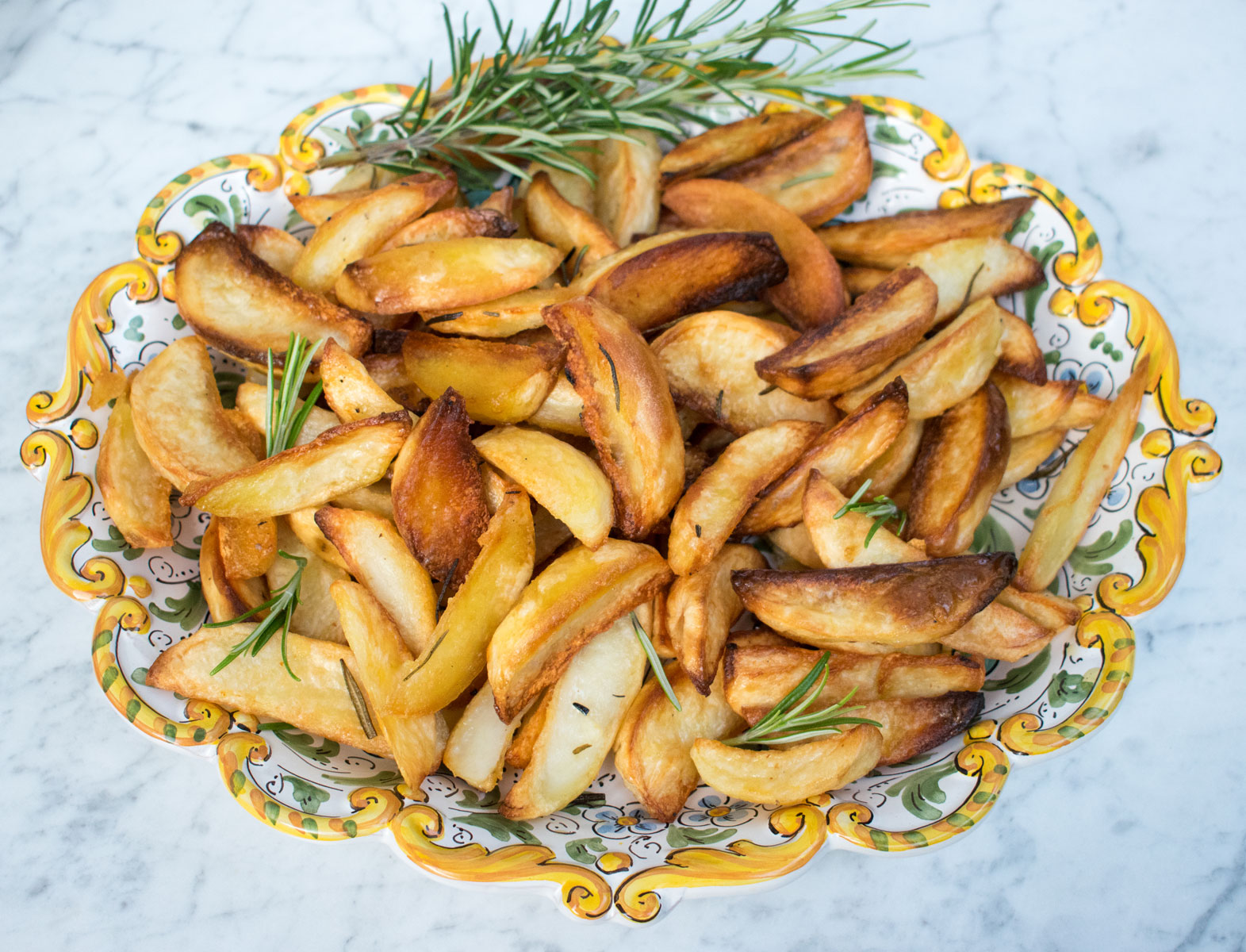 Roast potatoes with rosemary, garlic and extra virgin olive oil