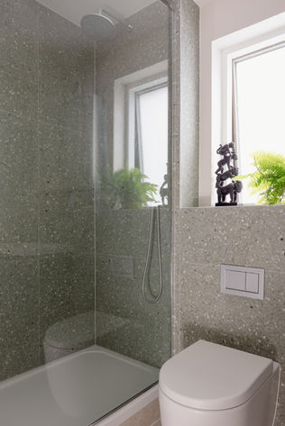 Concealed cistern toilet