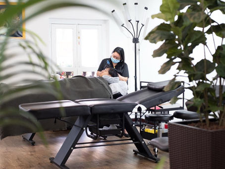 Master SMP Artist Kate Cheung performing scalp micropigmentation treatment at The Scalp Studio Singapore