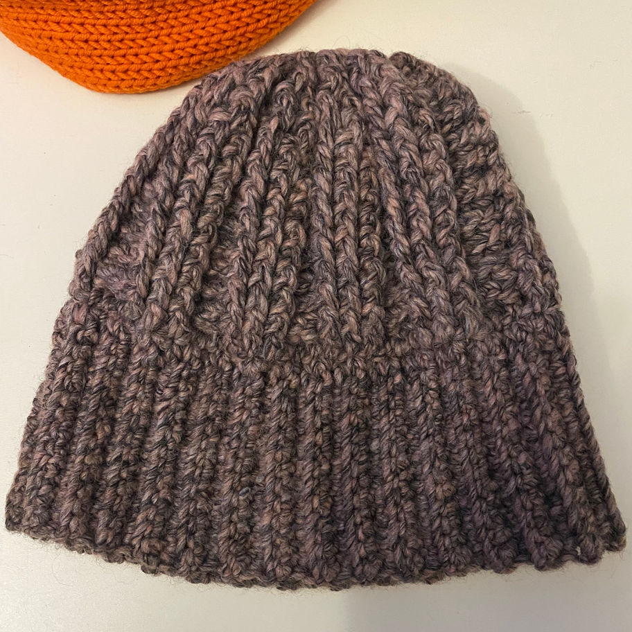 cappello uncinetto con bordo alto, morbido e semplice