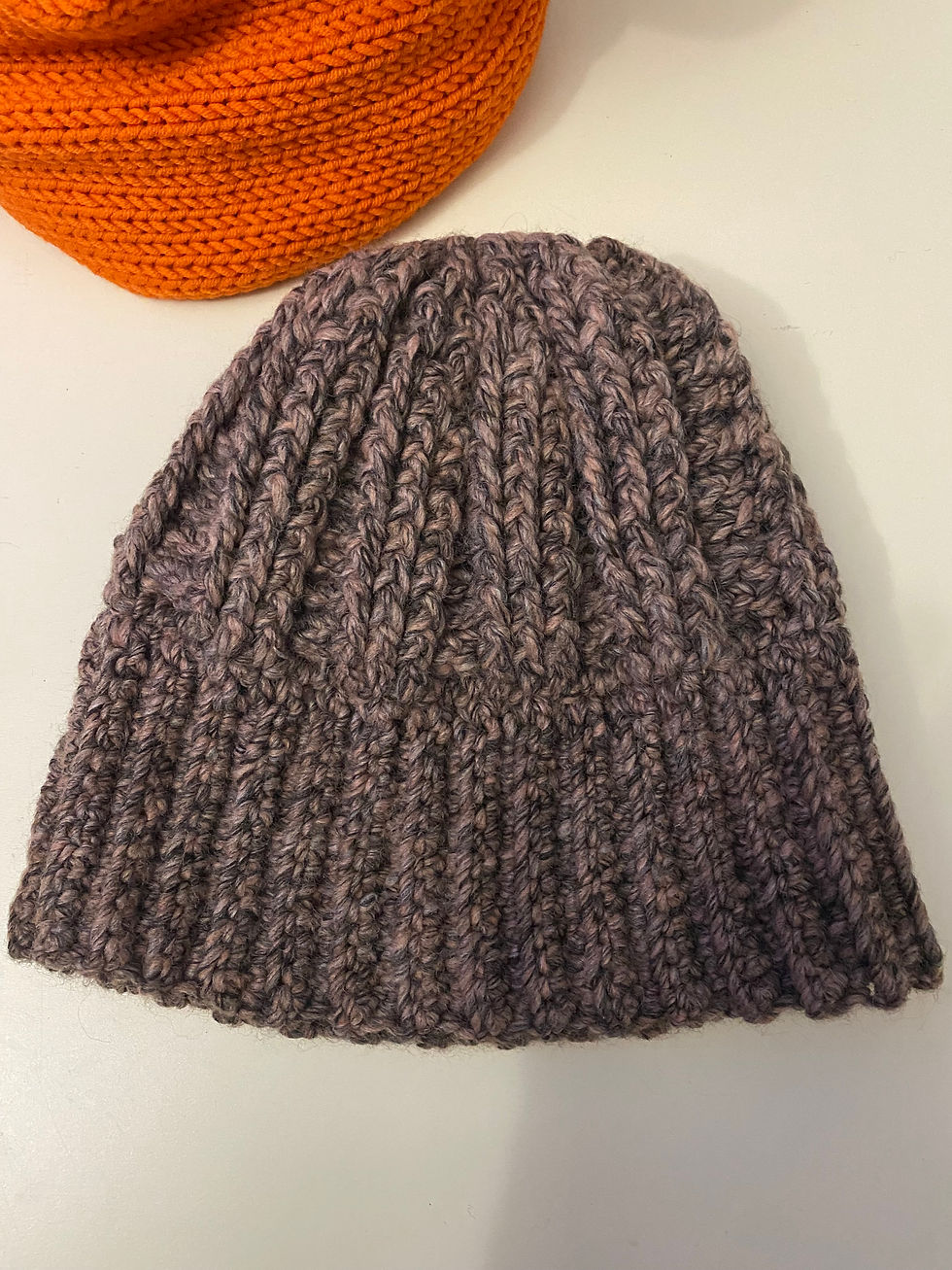 cappello uncinetto con bordo alto, morbido e semplice