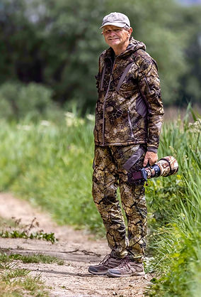 Ruedi Tarnanzug im Gelände.jpg