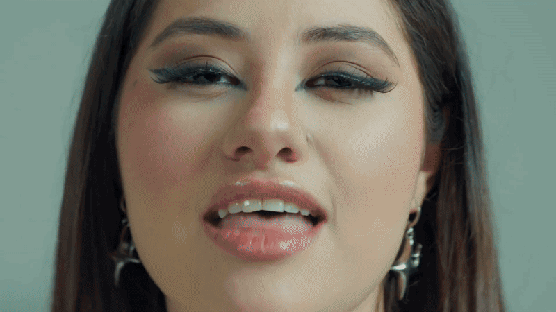 DE-LUXE - Blah Blah Blah