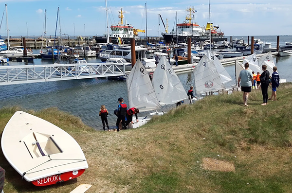 Jugendgruppe im Yachthafen Wittdünpng