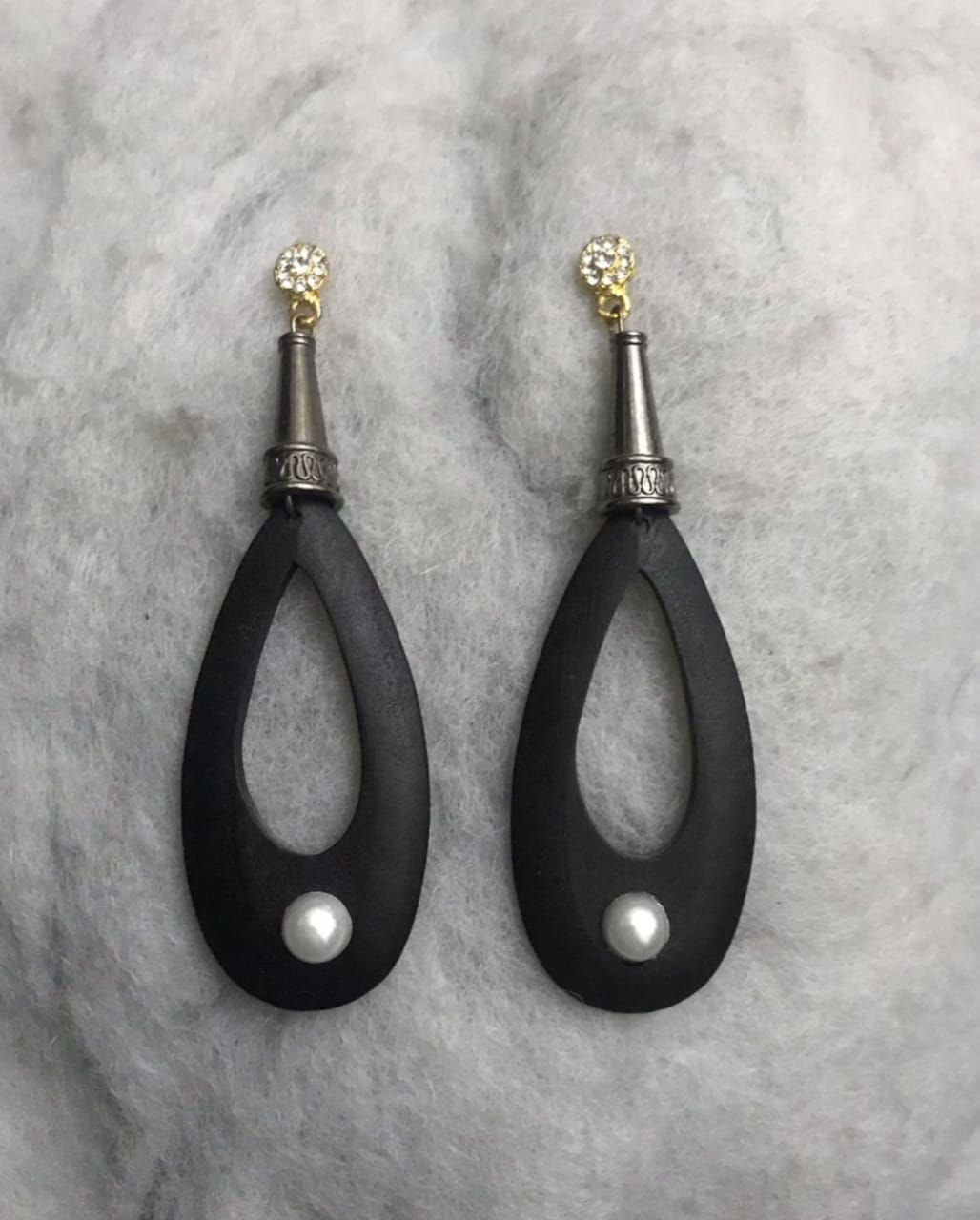 Black Oval Shaped Earring