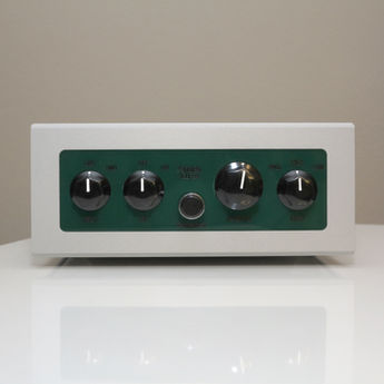 Fonolab phono preamplifier sold by Phonographe.ca, handcrafted electronics for precise, low-noise vinyl playback.