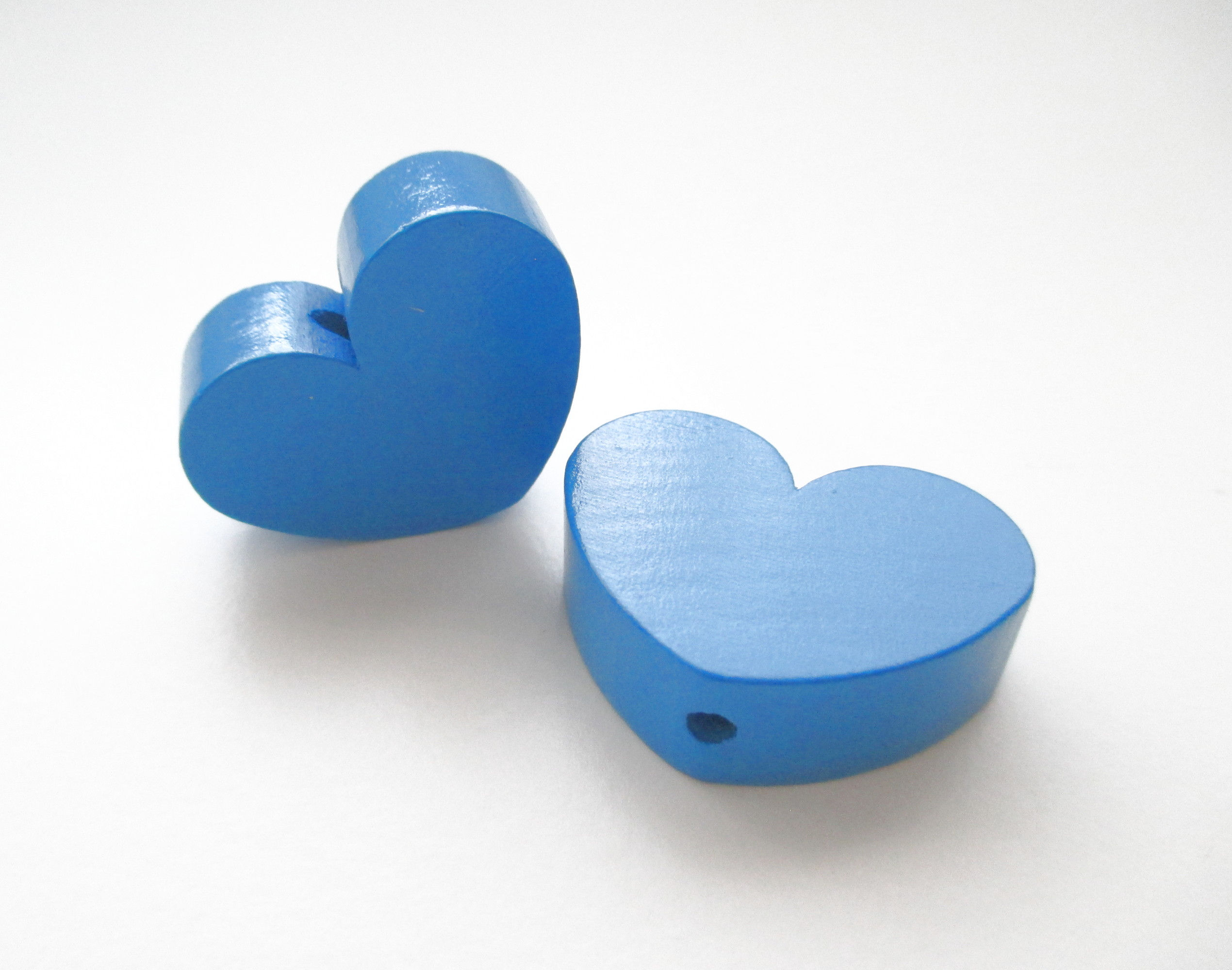 perle coeur en bois bleu royal pour attache tétine