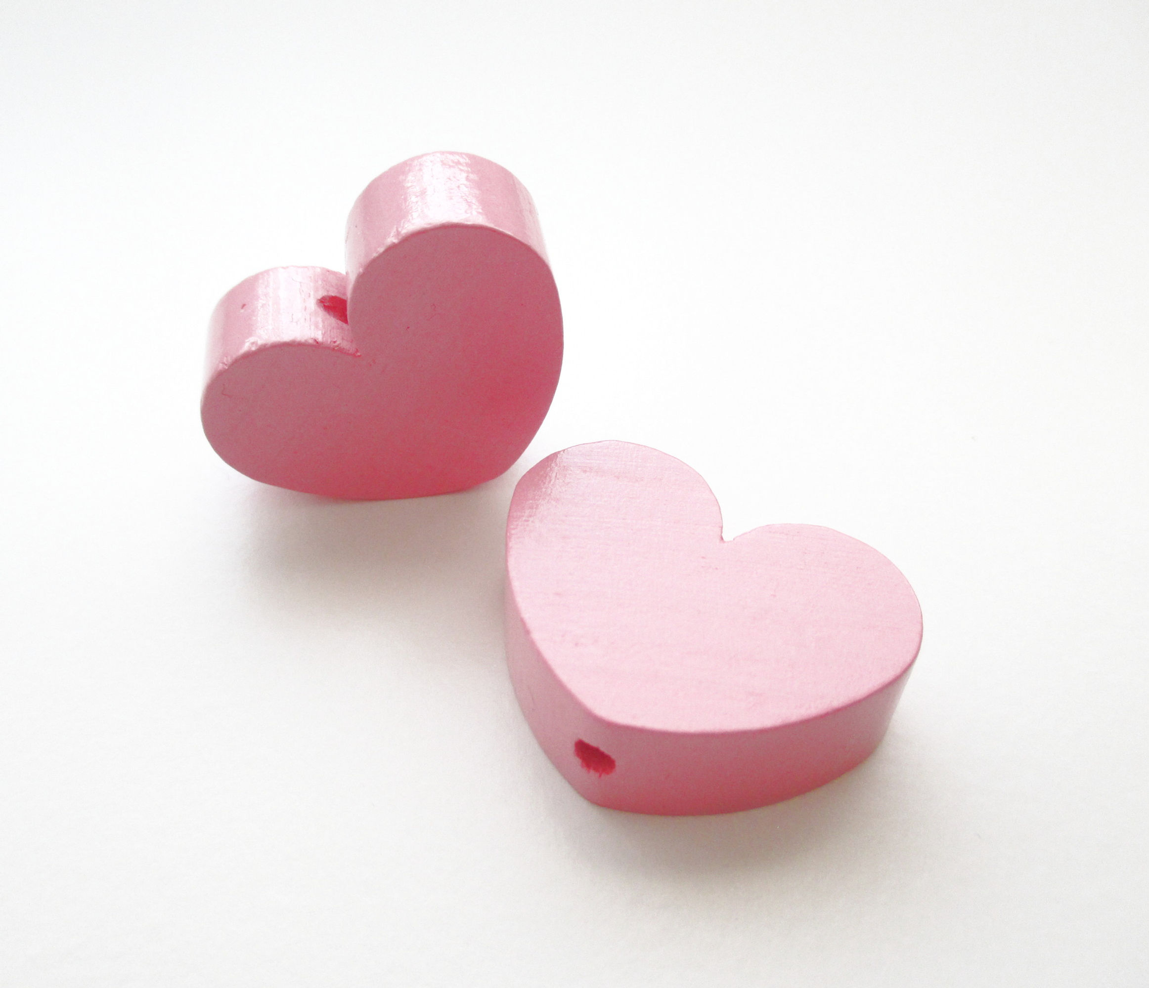 perle coeur en bois rose pour attache tétine